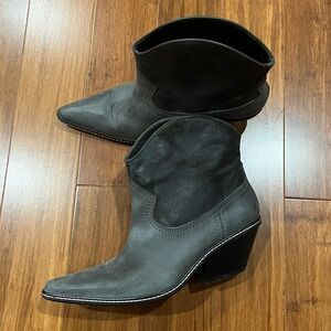Donald J. Pliner Western Style Boots Size 8M